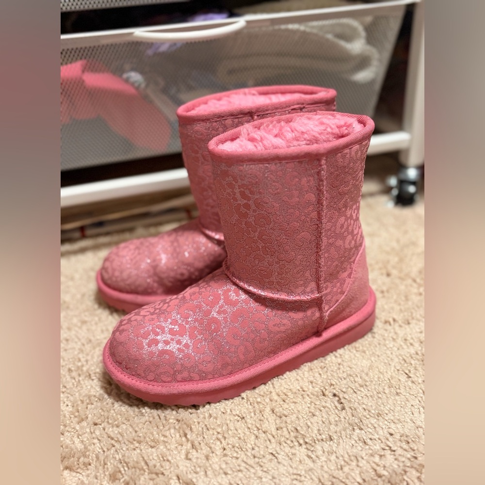 UGG Pink Leopard Kids Boots Sz 3 🎀